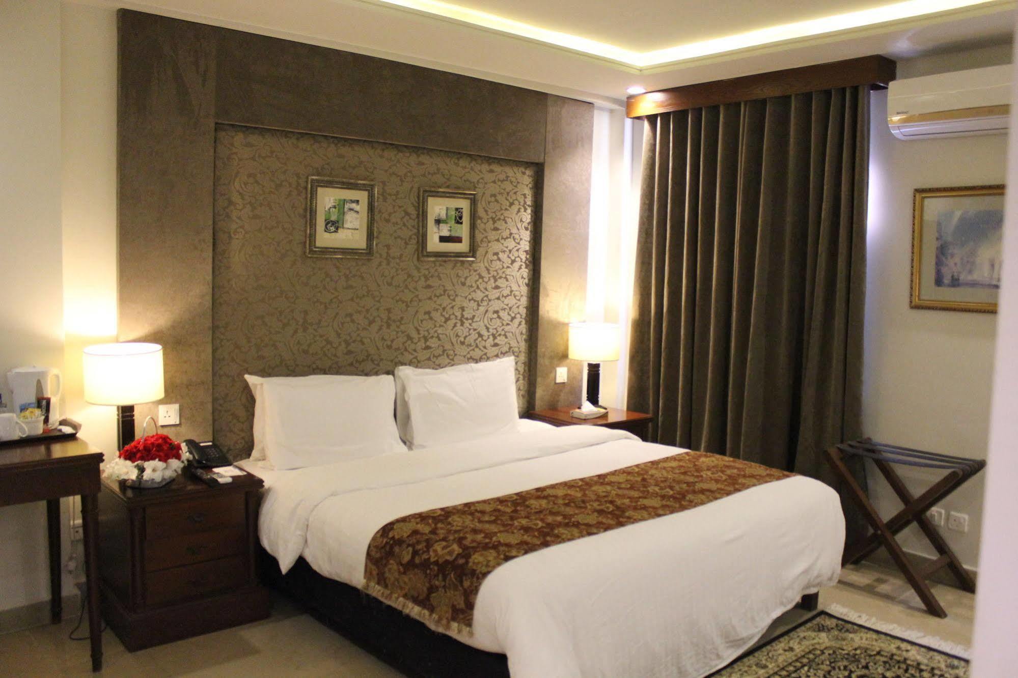 Hotel One Super, Islamabad Zewnętrze zdjęcie