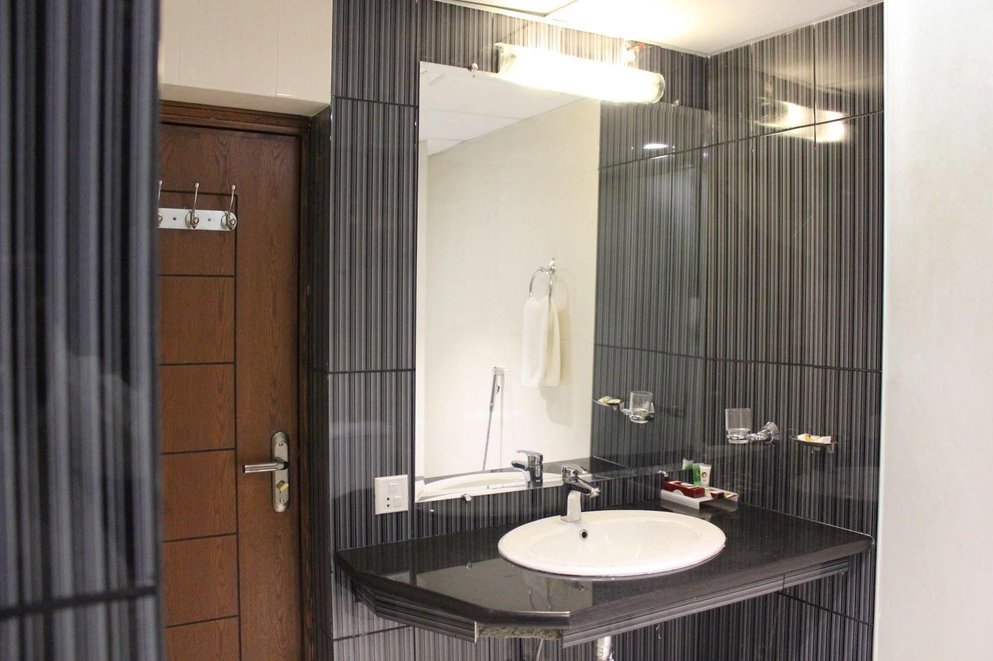Hotel One Super, Islamabad Zewnętrze zdjęcie